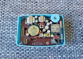 Krásné starožitné japonské tranzistorové rádio Crown, 1961 - 10