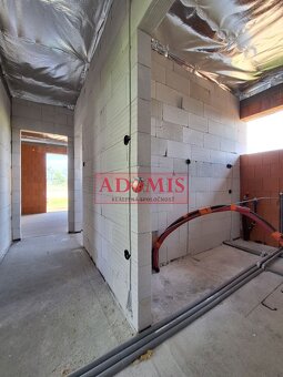 Predáme 5izbový tehlový bungalov 725m2 Ruskov, komora,tepelk - 10