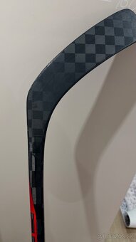 ✅ 1 x HRANÁ - BAUER NEXUS SYNC RED - P02 - 107 F - 171 CM ✅ - 10