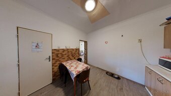 4 IZBOVÝ RODINNÝ DOM S GARÁŽOU LEN 6 km OD TERMÁLNEHO MESTA - 10