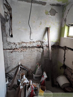 Pozemok 380 m2 so starším domom 55m2 so začatou rekonštruk - 10