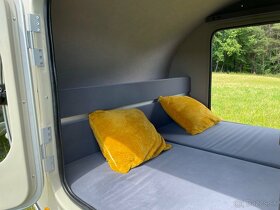 Minikaravan Caretta 1500 so stanom Pilgrim Hill130 a markízo - 10