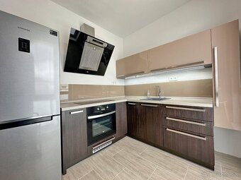1 izb. A. MRÁZA - pri hoteli Bratislava- Ružinov-IHNEĎ VOĽNY - 10