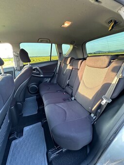Toyota RAV4 - 10