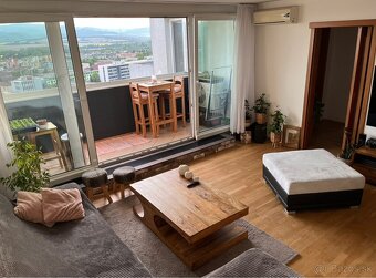 Priestranný 4-izbový byt-97 m², sídlisko 1.mája blok I - 10