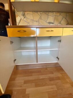 Moderná kuchynská linka so spotrebičmi - 10