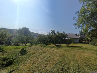 Veľký pozemok pre 8 domov v krásnom tichom prostredí - 10