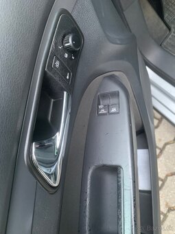 VW Touran 1.9 TDI, 77 kW, 5 miestny, 2006, naj. 123.000 km - 10