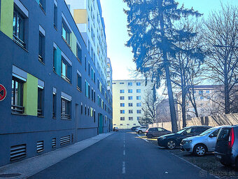 VNÚTORNÉ parkovacie miesto blízko CENTRA mesta, Strojárenská - 10