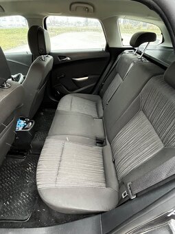 Opel Astra Sport Tour - 10