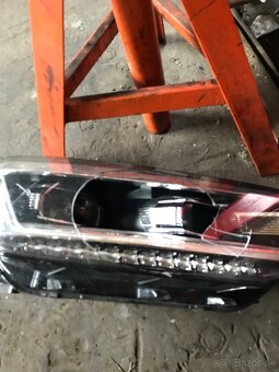 Vw touran 3 pravý svetlomet - 10