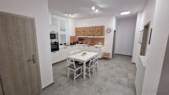 Na prenájom 3-izbový byt na Kollárovom nam. - 10