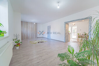 3D Obhliadka Veľký RD s bazénom priamo v Nových Zámkoch - 10