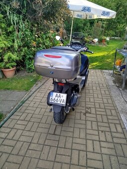 Piaggio MP3 Yourban 300 - 10