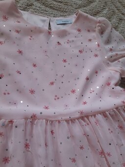 Krásne dievčenské šaty,  veľkosť 140 - 10