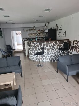 Rodinný dom ako podnikateľský objekt s veľkým pozemkom - 10