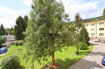 VEĽKÝ 2-izbový byt v centre mesta - 10