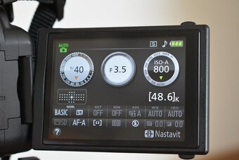 Nikon D5200 s VR objektivom 18 - 105 AF-S - 11 tisic zaberov - 10