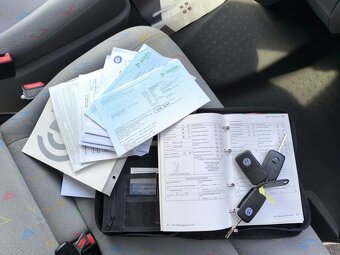 VW TRANSPORTER 2,5 TDi LONG-9-míst - 10