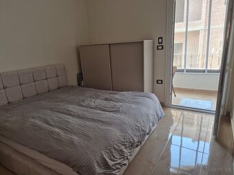 🏝️ Na predaj priestranný, moderne zariadený byt v Hurghade - 10