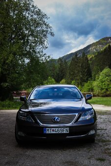 Lexus LS600h 4x4 - 10