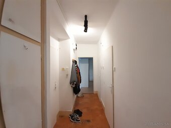 Priestranný 2 izbový byt, 54m2 + balkón, sídl.: Podhradová - 10