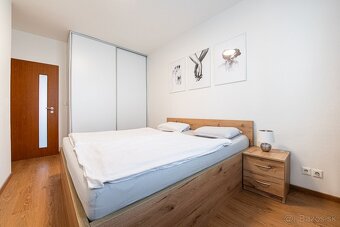 Priestranný 3-izbový byt s výhľadom na hrad v Trenčíne - 10
