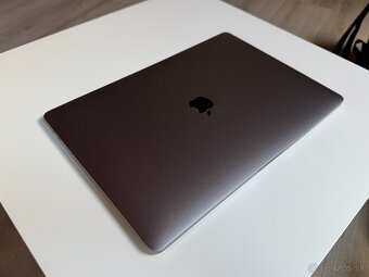 Macbook PRO 2018 15" i7 16GB RAM 512 GB SSD - 10