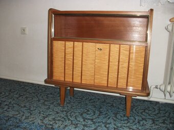 Predám krásnu retro skrinku(komodu). - 10