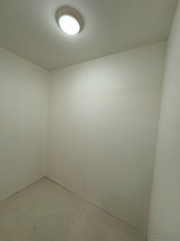 Priestranný 3i byt s balkónom a kobkou - Radvaň - 10