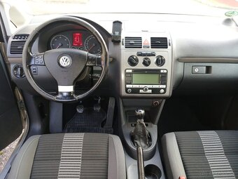 Volkswagen Touran 7-miestný - 10