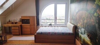 ZNÍŽENÁ CENA - Atypický podkrovný bytík s výťahom,po... - 10