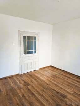 Zrekonštruovaný 3-izbový rodinný dom - 10