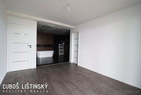 REZERVOVANÝ - Rodinný dom s úžit. ploch. 300m2, obec Nemešan - 10