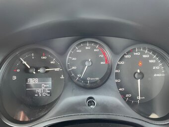 Seat leon 1.4 63 kW benzín 148000 KM 2010 - 10