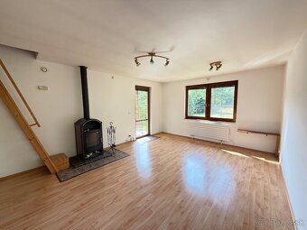 REZERVOVANÉ - Bungalov s veľkým pozemkom 1103m² Rudina - 10