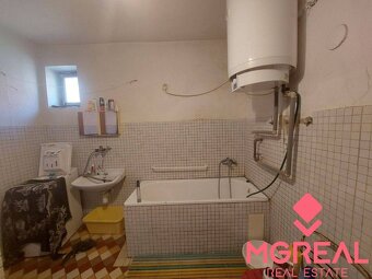 Rodinný dom s veľkým pozemkom  - Veľký Cetín - 10