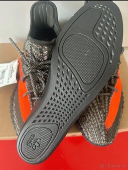 Yeezy 350 V2 Carbon Beluga - 10