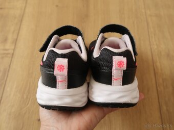 Dievčenské tenisky NIKE č. 30 (19,2 cm) TOP STAV - 10