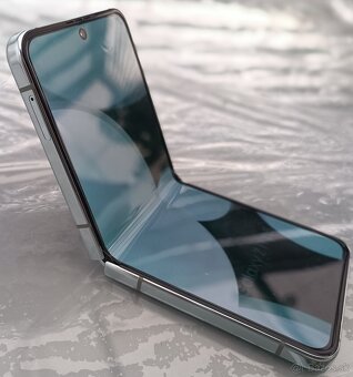 DEMO - Nový Samsung Z Flip 5 - SM - F731B - POZOR DEMO - 10