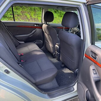 Toyota Avensis 1.8 - 10