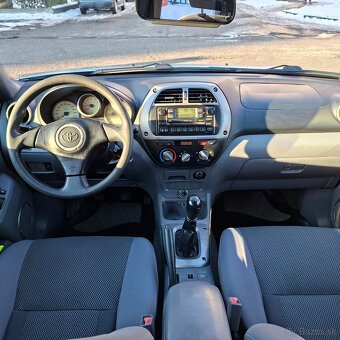 Toyota RAV4 1.8 VVTi 5D benzín - 10
