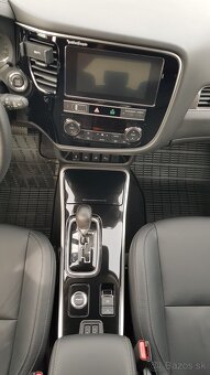 Predám Mitsubishi Outlander 2,0 Benzín - 10
