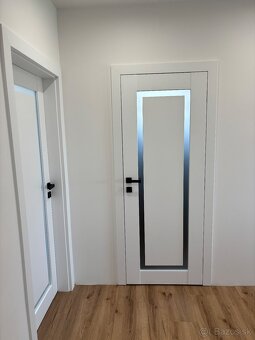 Pokládka plávajúcej podlahy + interiérové dvere - 10