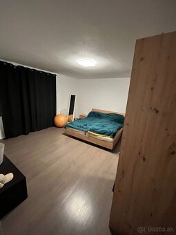 Predám 4-izbový rodinný dom v obci Veľké Zálužie - 10