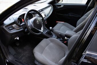 Alfa Romeo Giulietta (2015) - 10