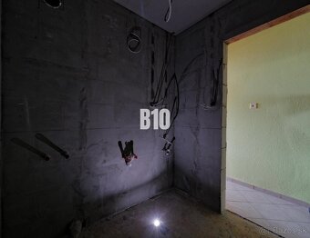 EXKLUZÍVNE na predaj 4-izbový byt, 80 m² + loggia, pivnica - - 10