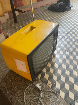 📺 Retro televízor TESLA Pluto – žltý - 10