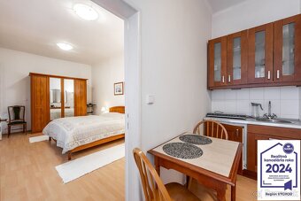 2 izbový byt v centre mesta v historickom objekte, Košice, H - 10