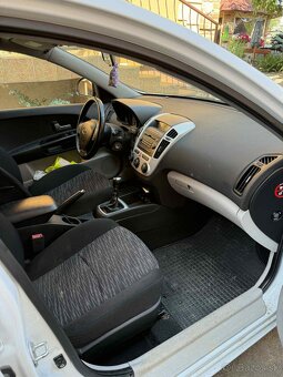Kia Ceed - 10